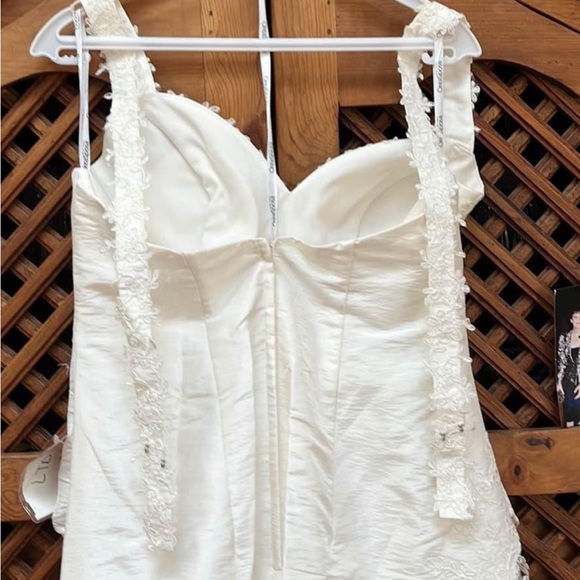 Beautiful new Wedding dress with tags - Picture 9 of 11